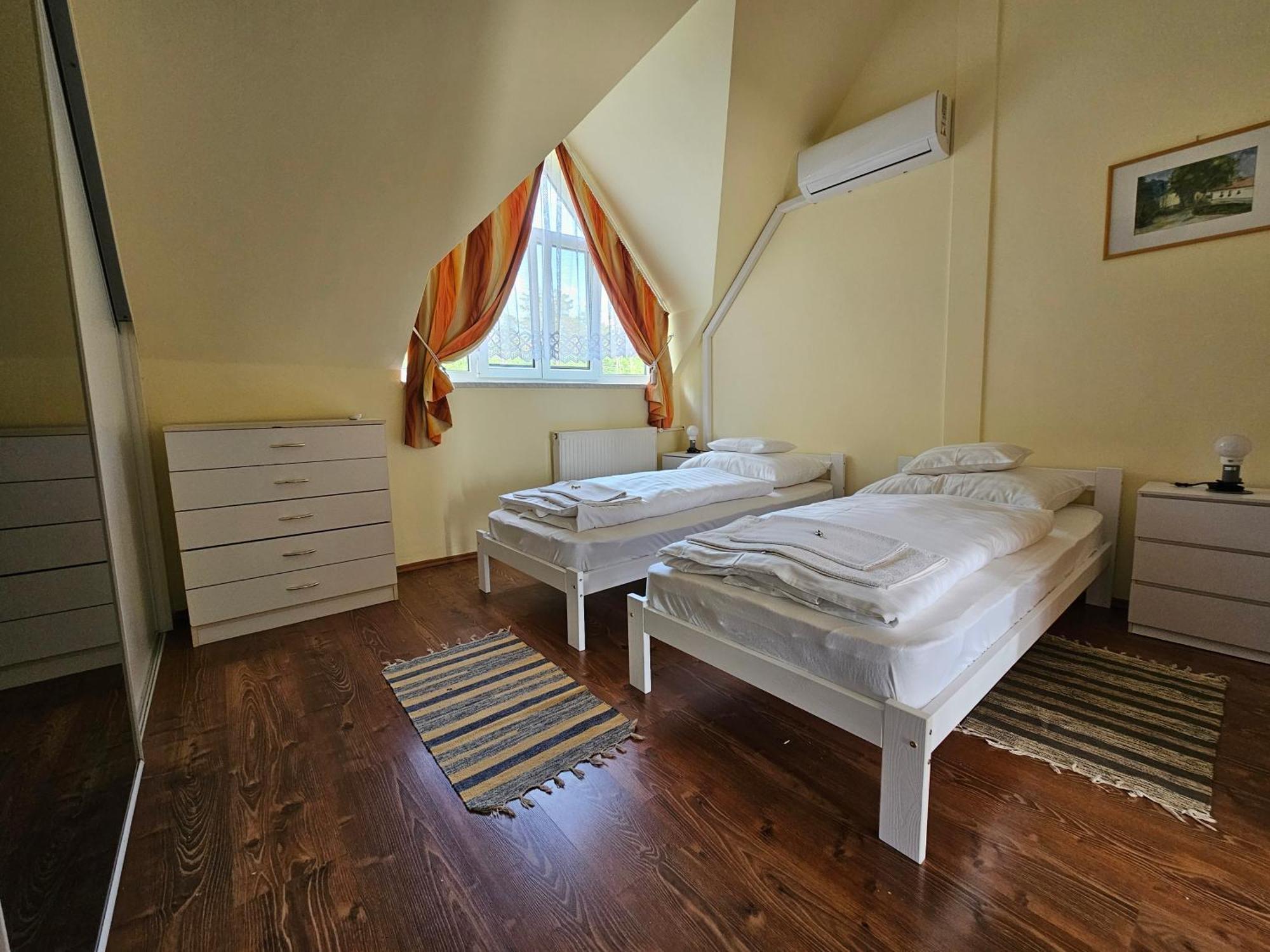 Parti Panzio Hotel Tata Eksteriør billede