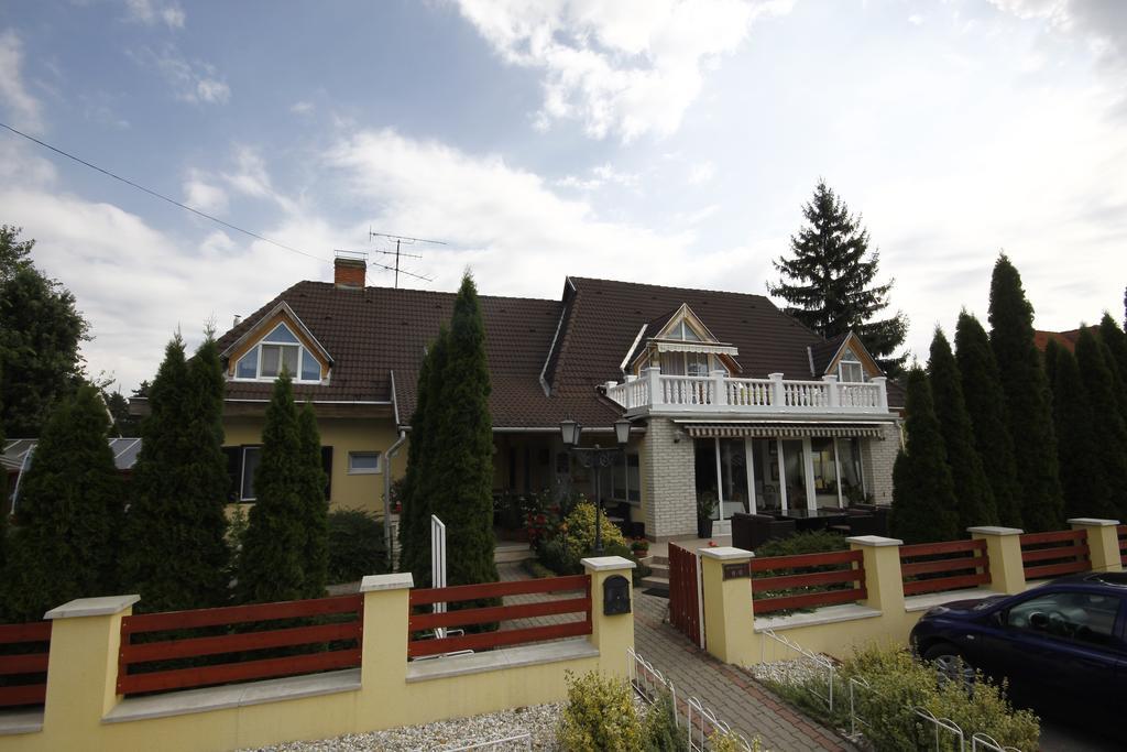 Parti Panzio Hotel Tata Eksteriør billede