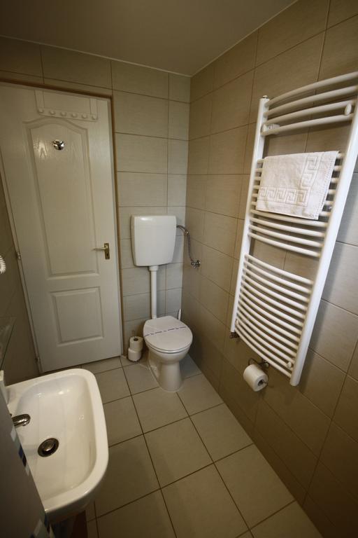 Parti Panzio Hotel Tata Eksteriør billede
