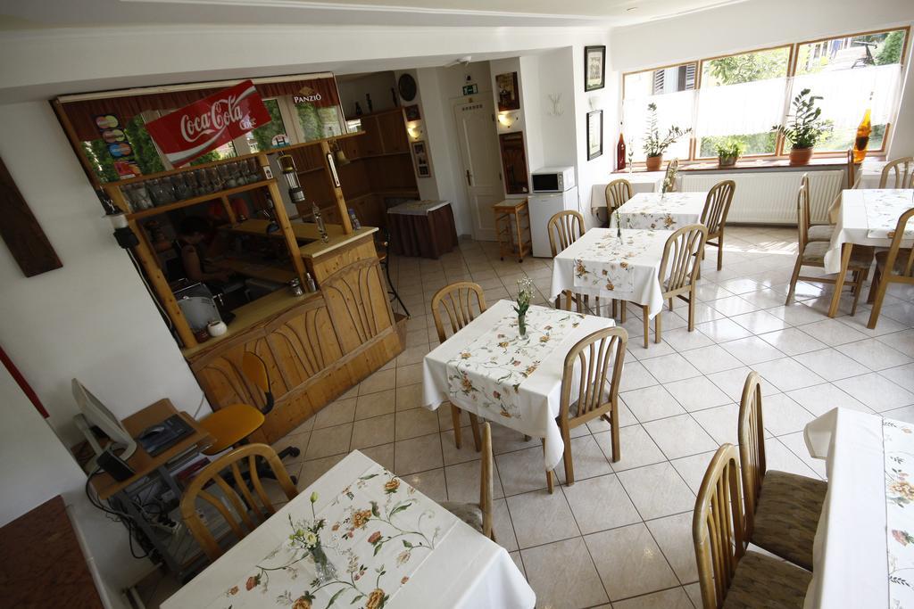 Parti Panzio Hotel Tata Eksteriør billede