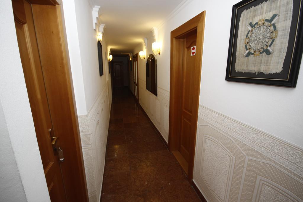 Parti Panzio Hotel Tata Eksteriør billede