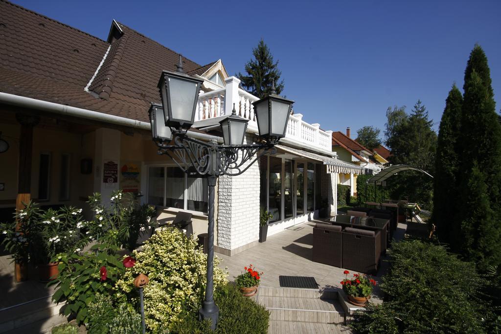 Parti Panzio Hotel Tata Eksteriør billede