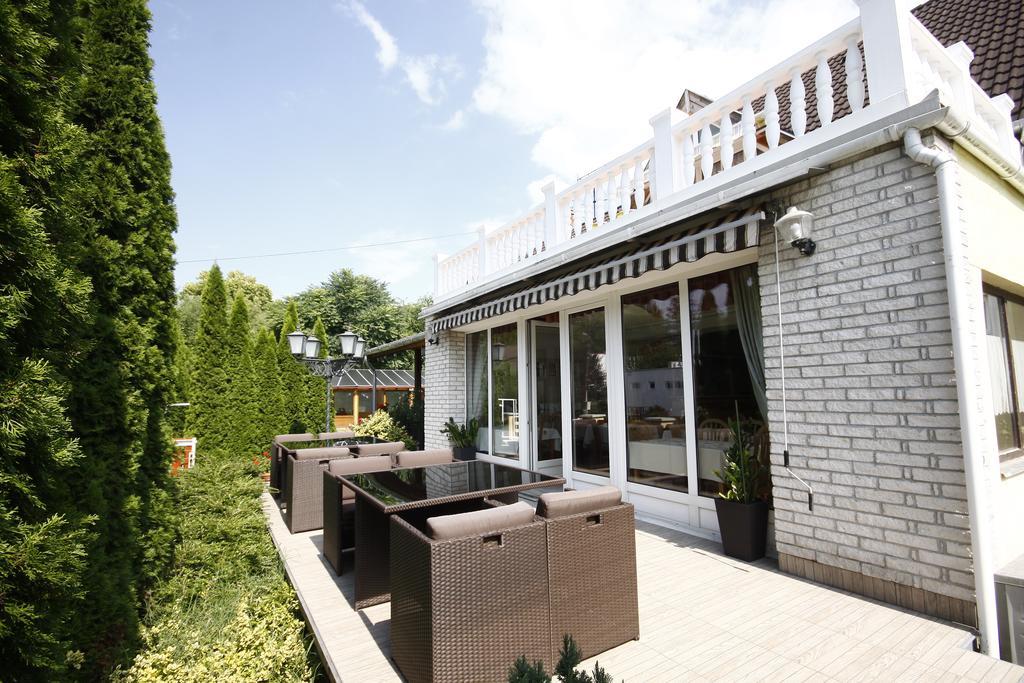 Parti Panzio Hotel Tata Eksteriør billede