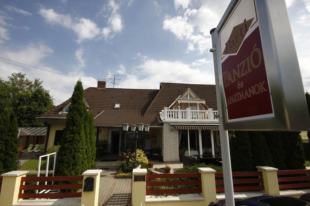 Parti Panzio Hotel Tata Eksteriør billede